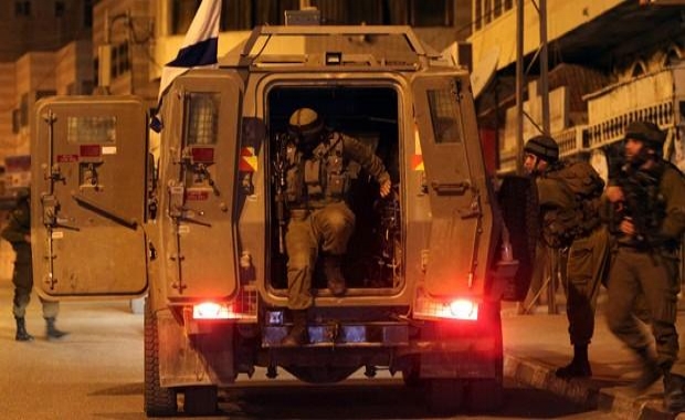 الاحتلال يعتقل 15 فلسطينيًا من مدن الضفة