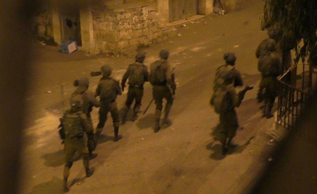 الاحتلال يعتقل 12 فلسطينيًا من الضفة
